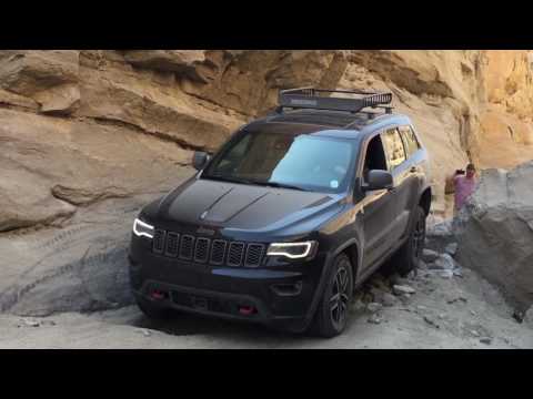 Jeep Grand Cherokee Trailhawk Off roading in Anza Borrego Sandstone Canyon