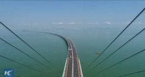 55 km dlhý most prekonáva nielen vodu, ale aj ľudské chápanie