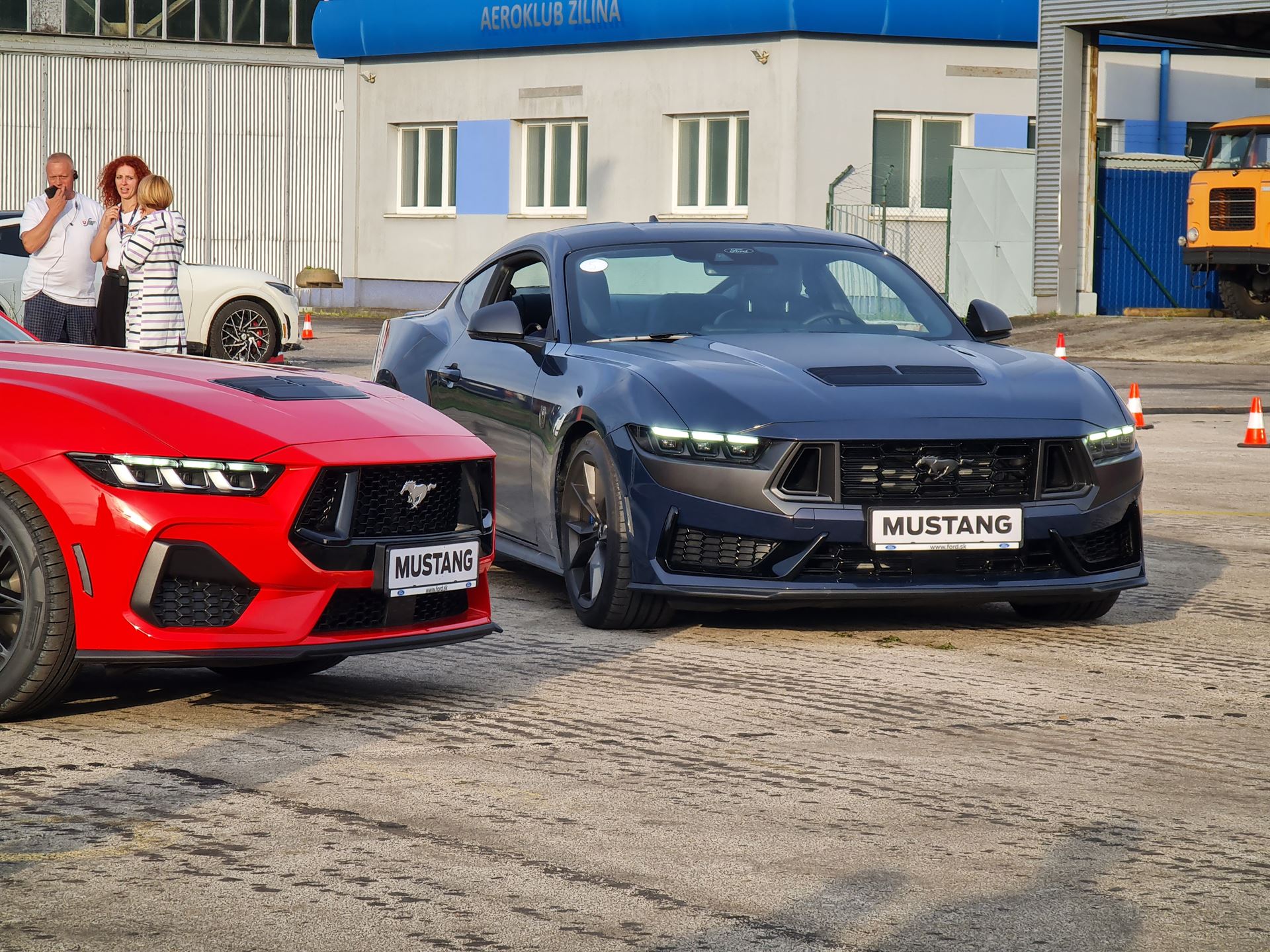 Ford Mustang GT a Ford Mustang Dark Horse po odhalení v Žiline (foto: Erik Stríž)