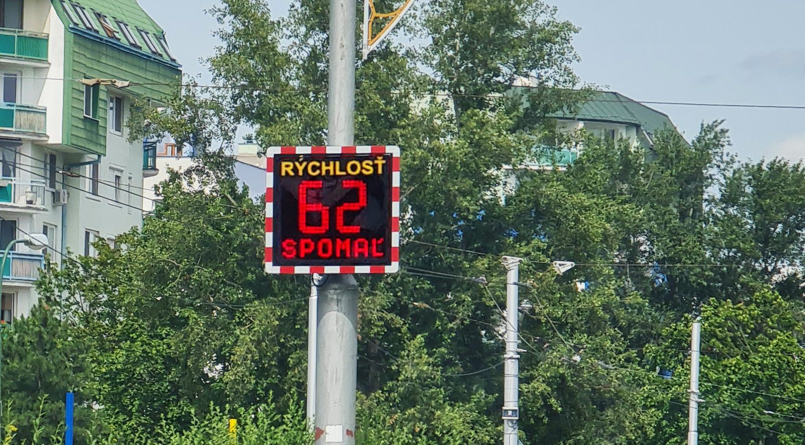 LED tabuľa s meračom rýchlosti (foto: startstop.sk)