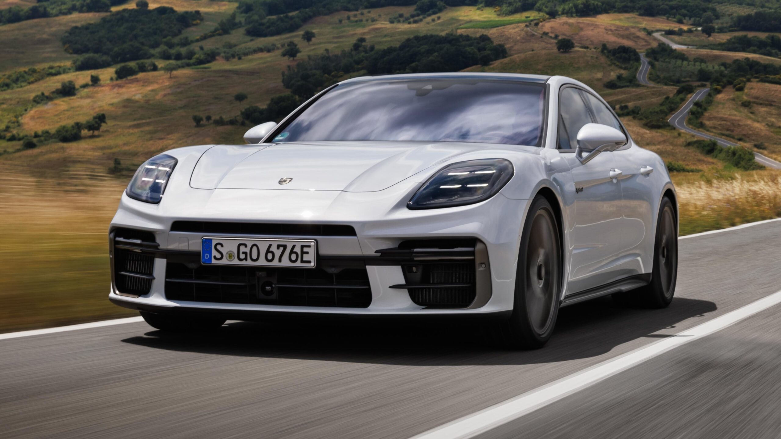 spaľovacie motory zostanú prítomné aj v modely Porsche Panamera