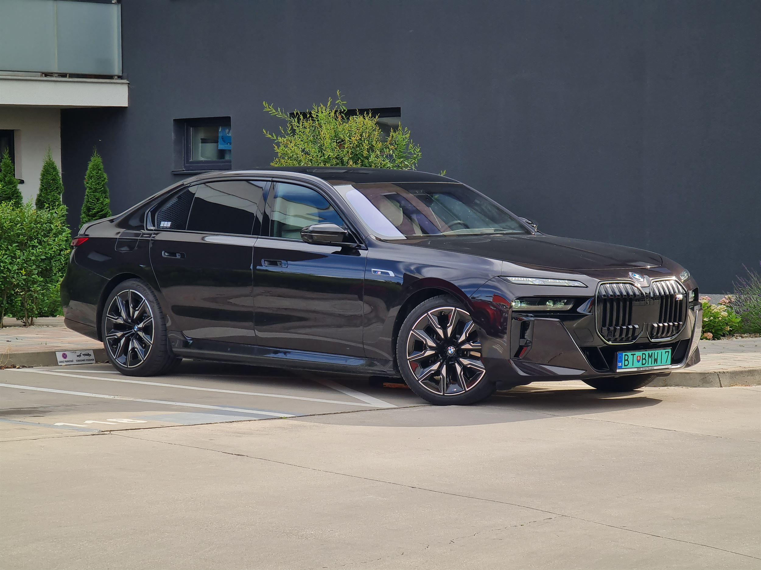 BMW Group i7