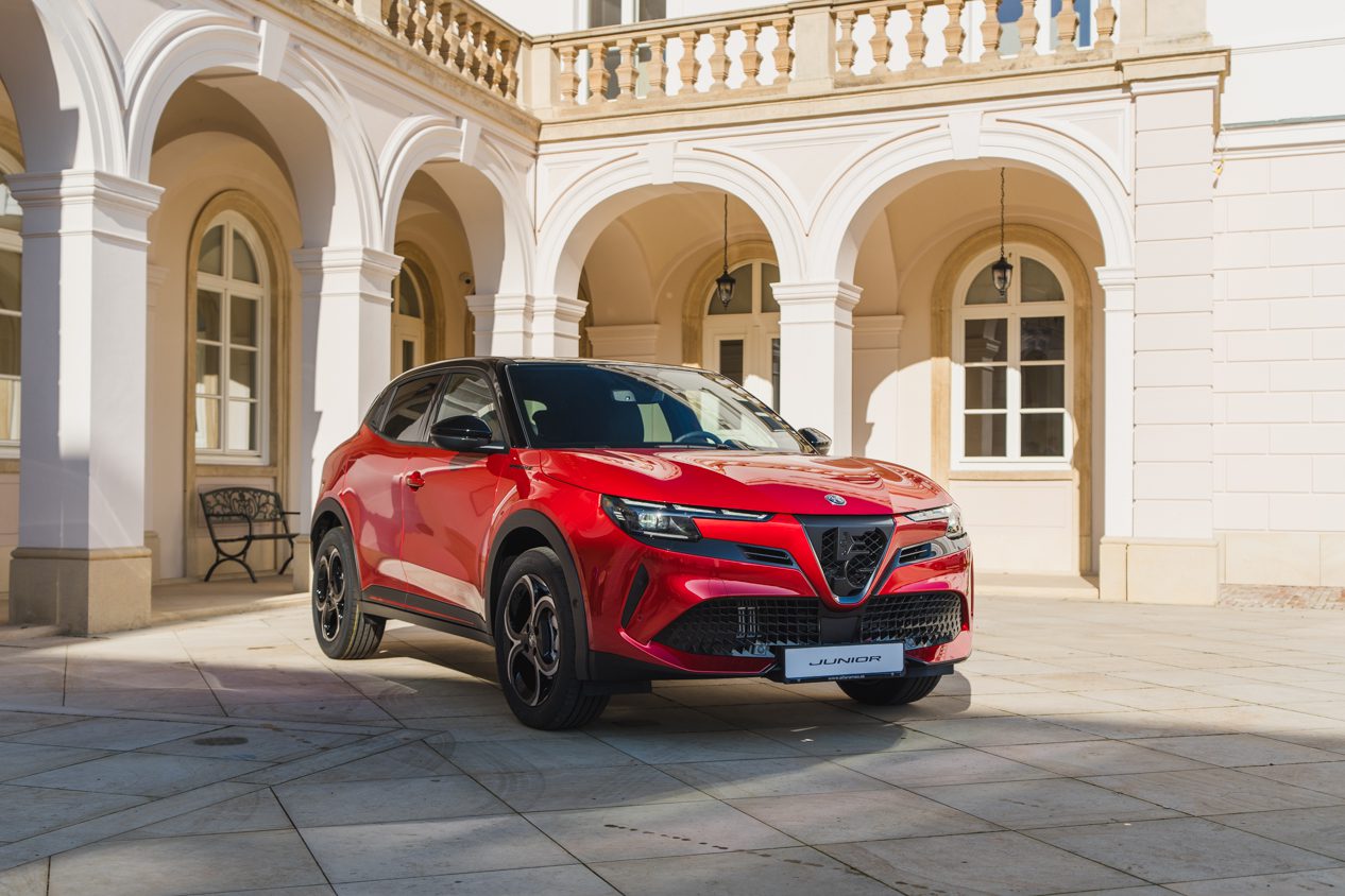 Alfa Romeo Junior pri kaštieli vo Voderadoch