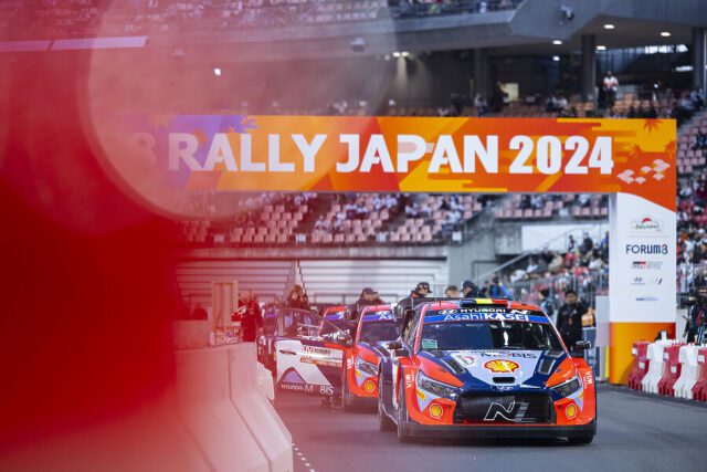 vozidlá špecifikácie WRC na štarte rally Japonska