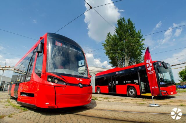 električka a autobus mestskej hromadnej dopravy